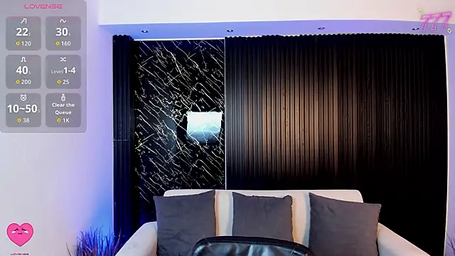 TiffanyHoustton online show from March 16, 11:58 am