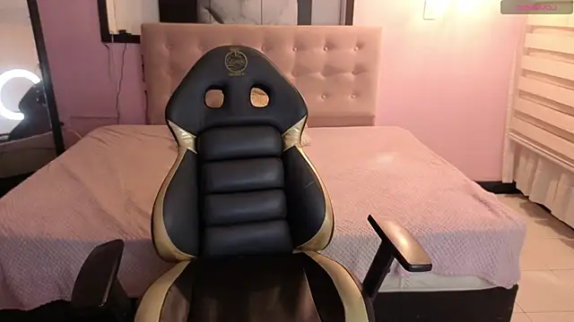 Sara valderrama  online show from April 11, 1:26 pm