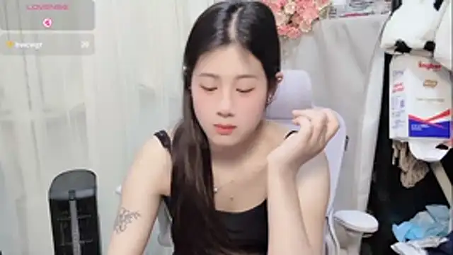 Yvonne-07 online show from March 17, 1:26 pm