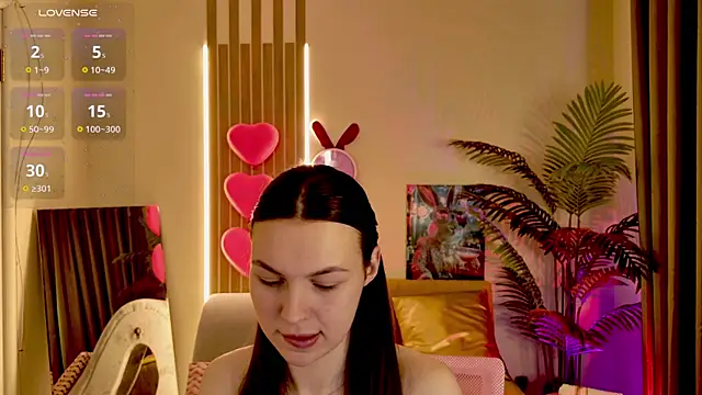 MaxinCarroll online show from April 1, 8:15 am