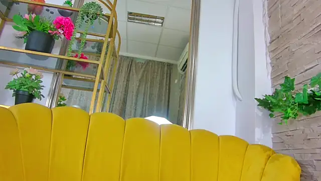 MelanieHex online show from February 12, 6:15 am