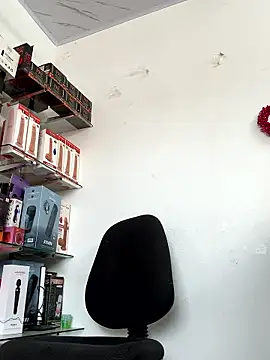 lunaluxury22 online show from April 10, 1:39 pm