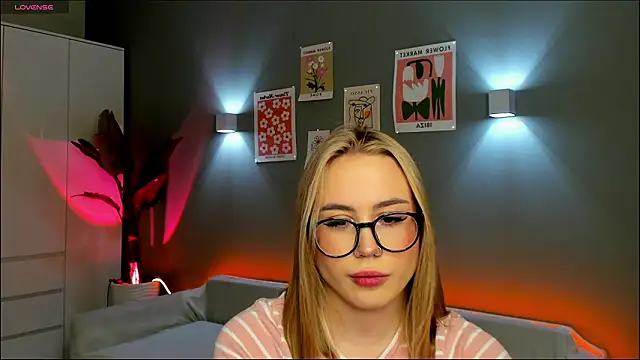 Aurelia Voss online show from February 4, 8:01 pm