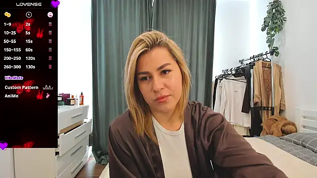 Roxi Joy online show from February 18, 10:58 am