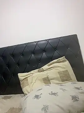 Nini  online show from April 1, 9:23 pm