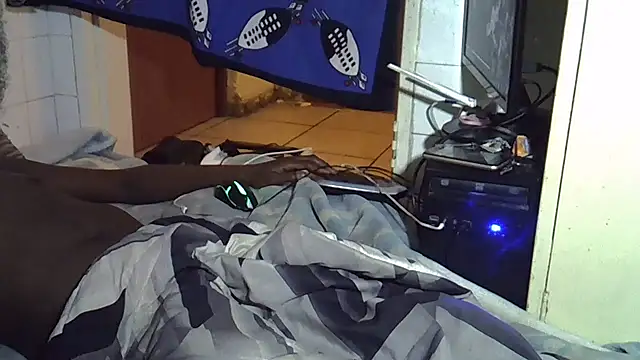 Snapshot of goldenstrips295 chatting on March 15, 9:50 pm goldenstrips295 online show from March 15, 9:50 pm