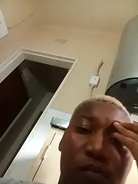 Snapshot of goldenstrips295 chatting on January 10, 4:01 pm goldenstrips295 online show from January 10, 4:01 pm