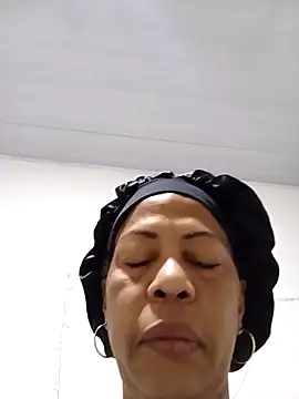 IIv0ryN0IIReX-XX online show from April 19, 4:07 pm