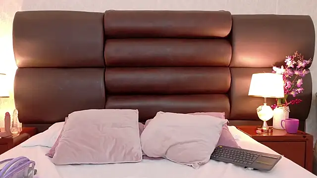 CintiaHolms online show from March 8, 1:24 am