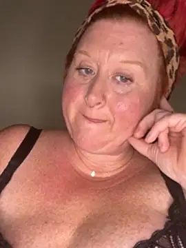 BustyRedxx online show from June 24, 5:56 pm