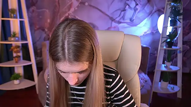 DiamondNina online show from March 22, 8:15 pm