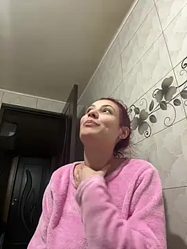 lenahhh online show from April 5, 5:45 pm