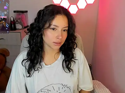 emillyaqua online show from February 5, 10:57 pm