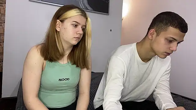 mirelcouple online show from February 8, 10:30 am