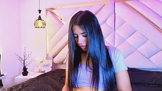 zoevg online show from April 14, 12:27 pm