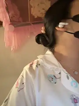 Gwen879 online show from April 2, 9:07 am