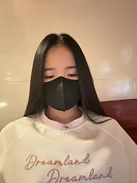 Gwen879 online show from March 8, 6:50 am