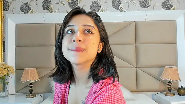 MiahSantini online show from January 18, 1:51 pm