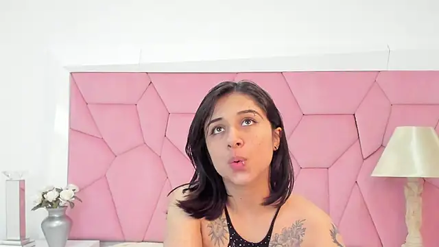 MiahSantini online show from February 16, 1:22 pm