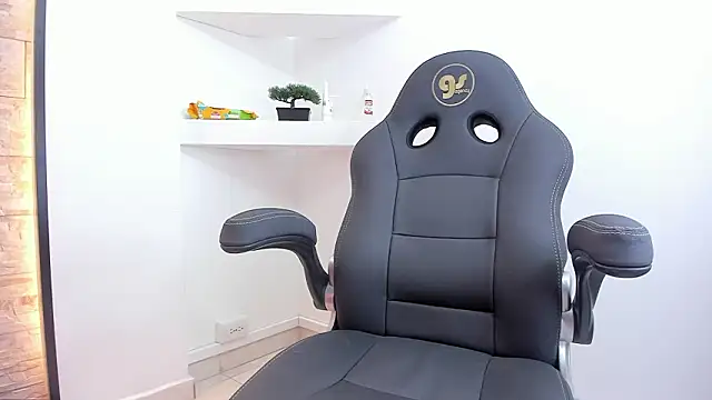 kitty morii online show from February 13, 8:10 pm