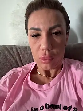 Missolevelvet online show from April 11, 7:45 am