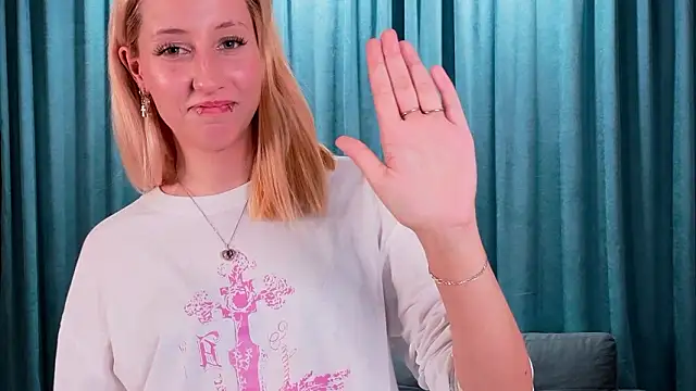 EmilyReyess online show from February 16, 2:50 pm