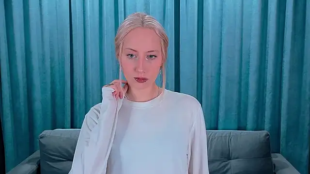 EmilyReyess online show from February 25, 6:01 am