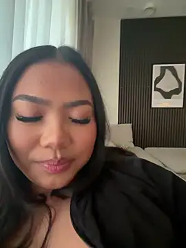 TitiTinyThai online show from March 25, 5:05 pm