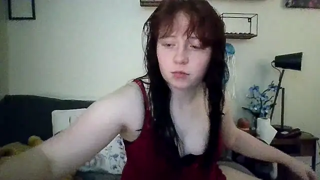 snowcrimson online show from February 4, 11:30 pm