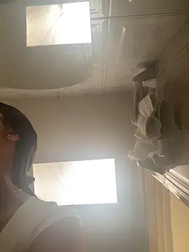 JuliaaVega online show from March 29, 11:53 am