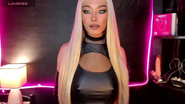 LovelyX0X0 online show from March 13, 9:05 pm