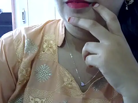 Cute Aliyaa online show from April 9, 10:31 am