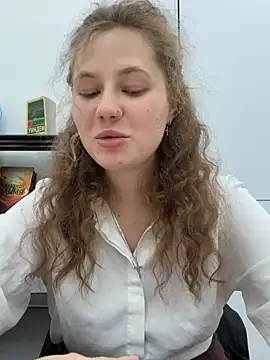 AsynaYuuki online show from April 2, 7:00 pm