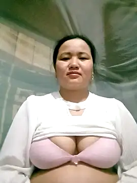 -Liuen- online show from February 21, 4:30 pm