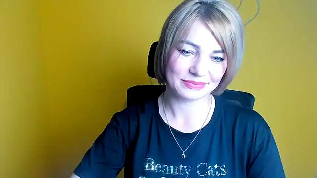 CuttieEmma online show from June 26, 11:55 am