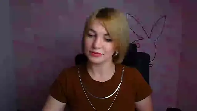 CuttieEmma online show from July 5, 12:00 pm