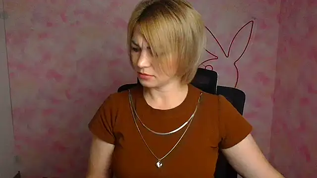 CuttieEmma online show from July 10, 5:30 am