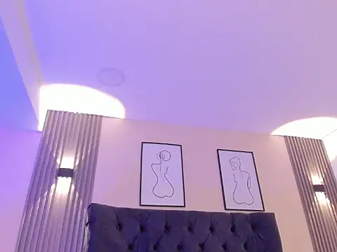 SARHA ANTONELLI online show from April 6, 3:46 pm