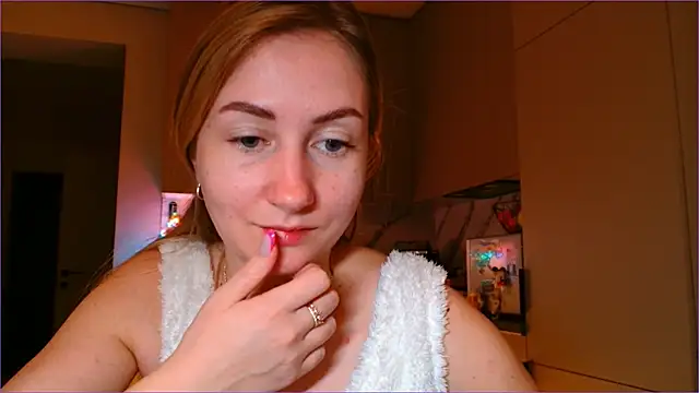 BluueSilk online show from February 12, 7:10 am