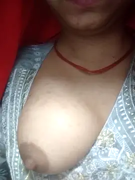 Julilodhi8695 online show from April 13, 5:52 am