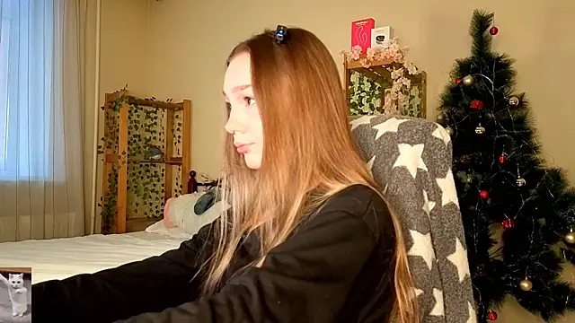 HoneyComfy online show from February 15, 11:09 am