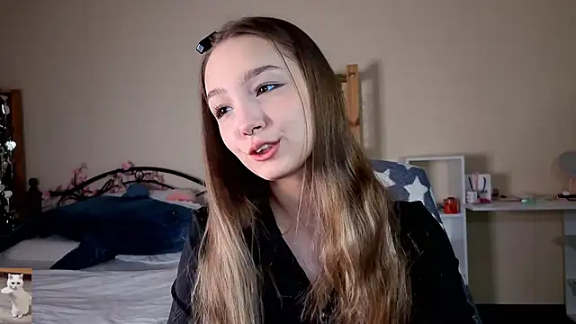 HoneyComfy online show from April 19, 2:17 pm