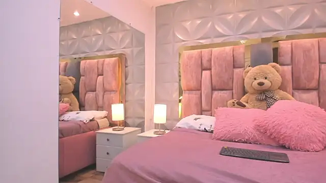 Paris Velvet online show from April 2, 11:02 pm