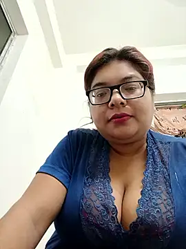 Elie Hallway online show from April 11, 7:06 pm