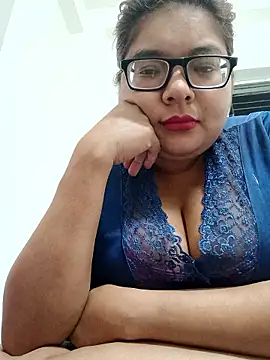 Elie Hallway online show from March 31, 6:41 pm