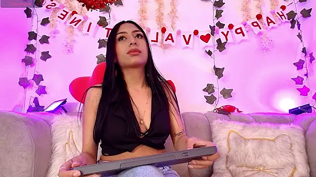 Stephanie Fontaine online show from February 17, 1:10 pm