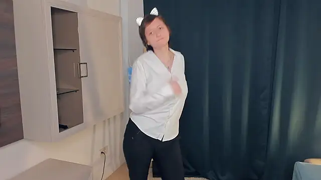 CarenSamele online show from February 3, 8:30 am