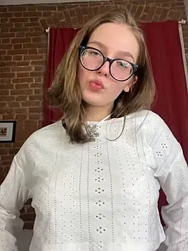 MyKittySayMeow online show from March 26, 9:49 pm