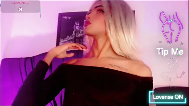 Karol Vanessa   online show from March 17, 7:18 pm