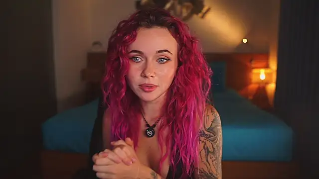 Sarah Pink online show from August 1, 1:24 pm